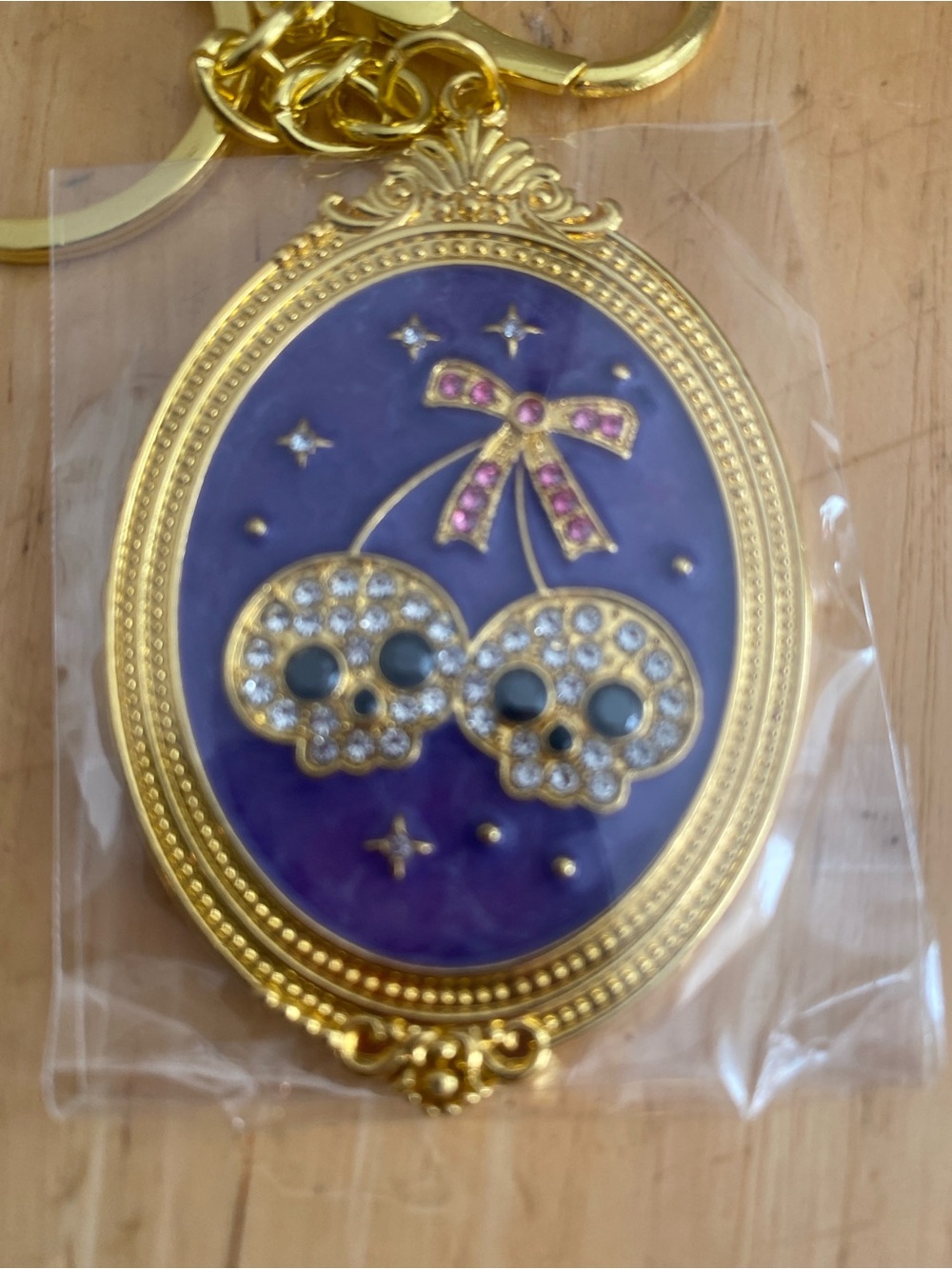 Gold-Tone & Purple blingy Skull bagcharm & Keychain NWT Halloween or anytime - Picture 2 of 4
